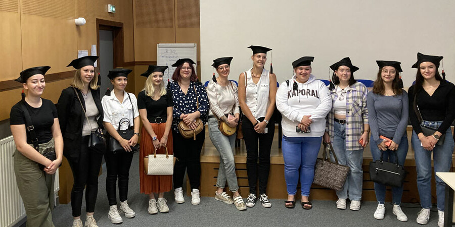 Photo de groupe de la promotion 2022 d'Aide Soignante du lycée professionnel Condé